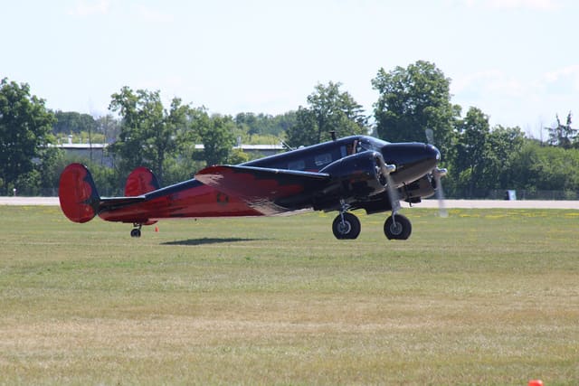 N9109R - Twin-engine aircraft