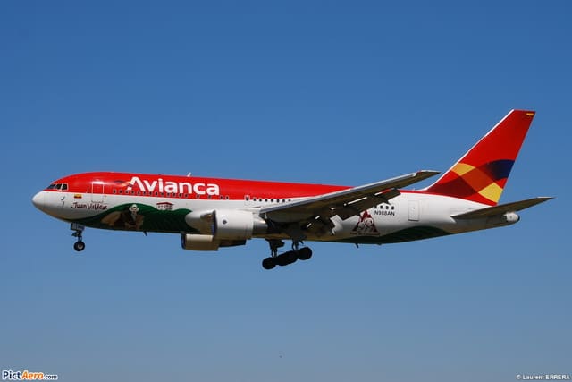 N988AN - Twin-engine aircraft