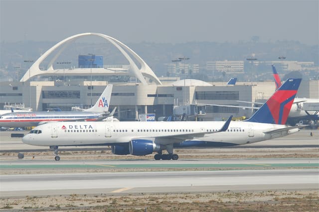 N723TW - Twin-engine aircraft