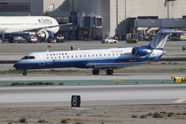 N744SK - Twin-engine aircraft