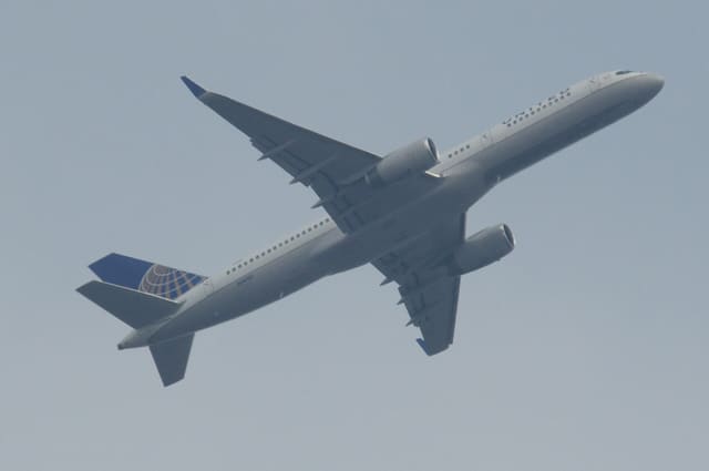 N58101 - Twin-engine aircraft