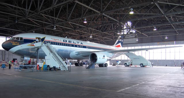 N102DA - Twin-engine aircraft