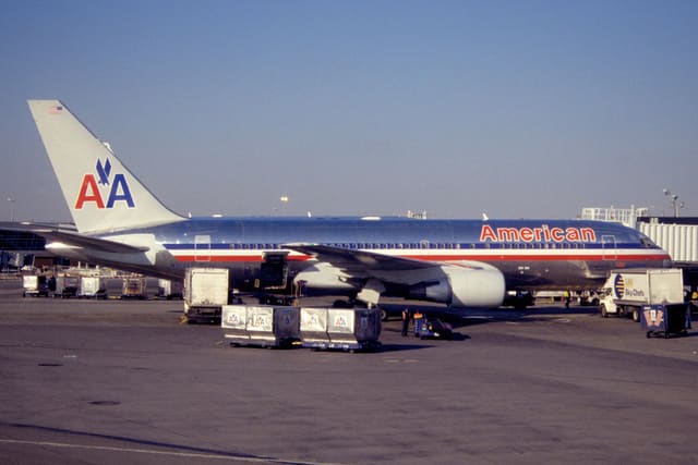 N322AA - Twin-engine aircraft