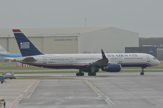 N205UW - Twin-engine aircraft