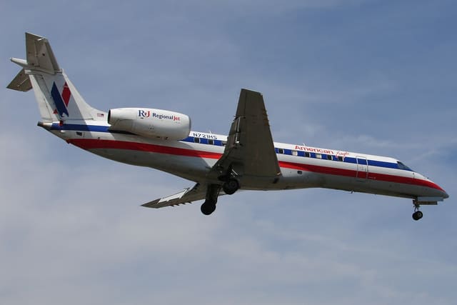 N721HS - Twin-engine aircraft