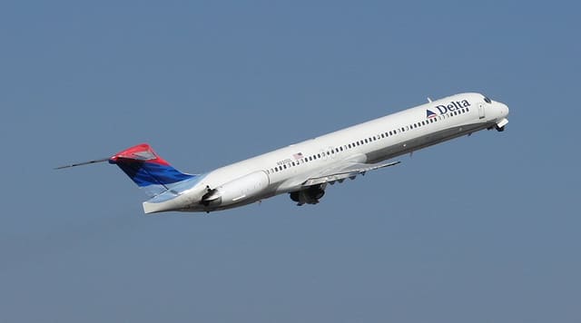 N920DL - Twin-engine aircraft
