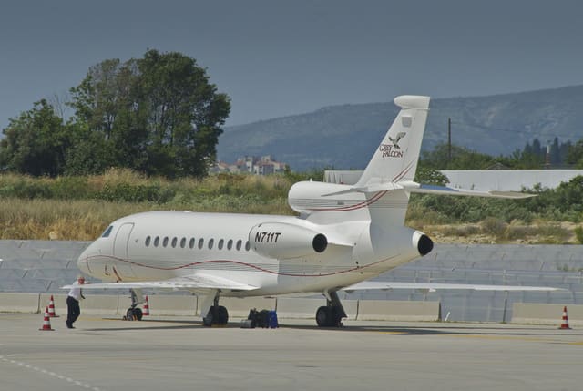 N711T - Business jet