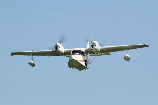 N68102 - Twin-engine aircraft