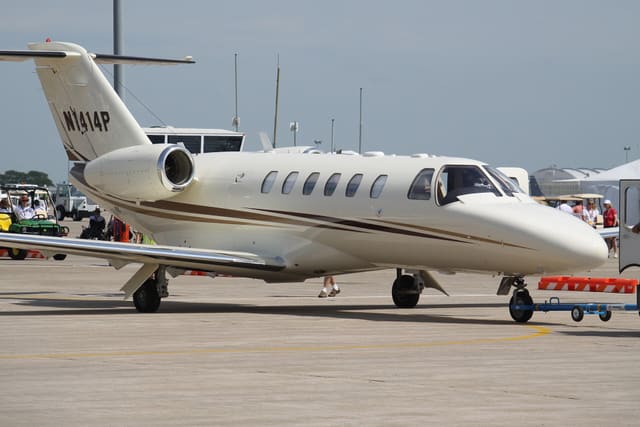 N1414P - Business jet