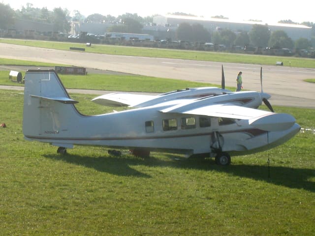 N204EM - Twin-engine aircraft
