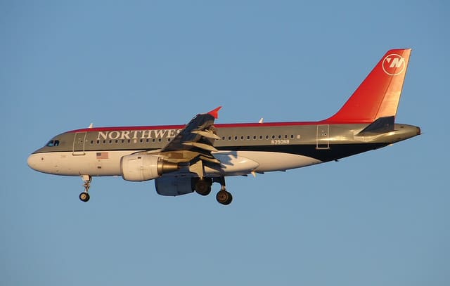 N350NB - Twin-engine aircraft