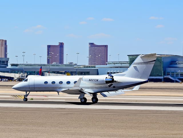 N221CM - Business jet