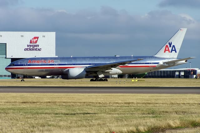 N785AN - Twin-engine aircraft
