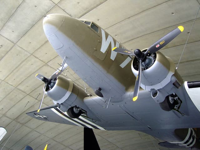  - Twin-engine aircraft