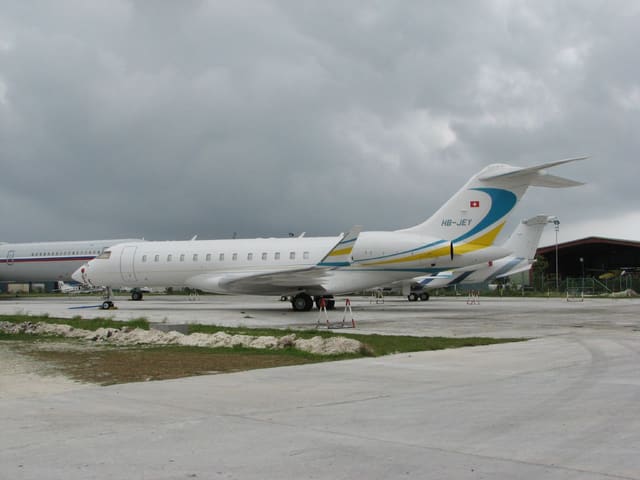 HB-JEY - Business jet
