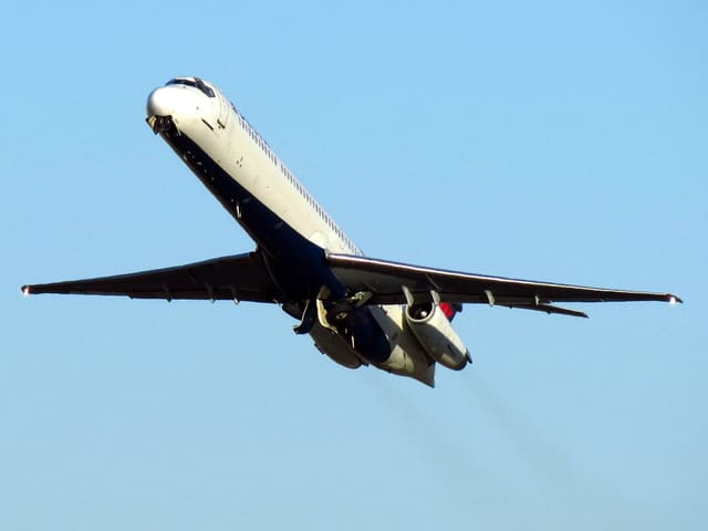 N928DL - Twin-engine aircraft