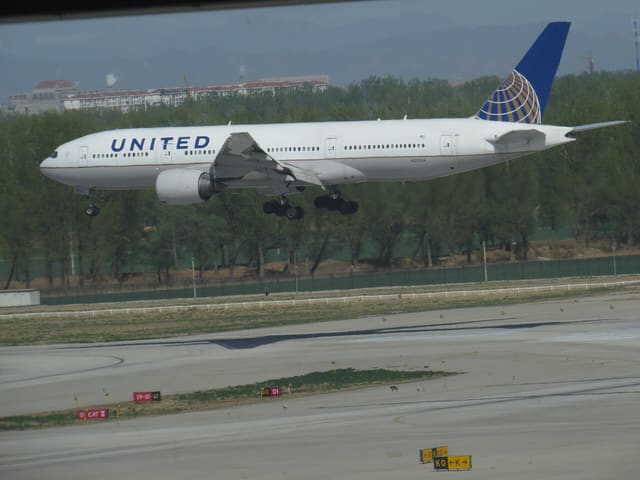 N227UA - Twin-engine aircraft