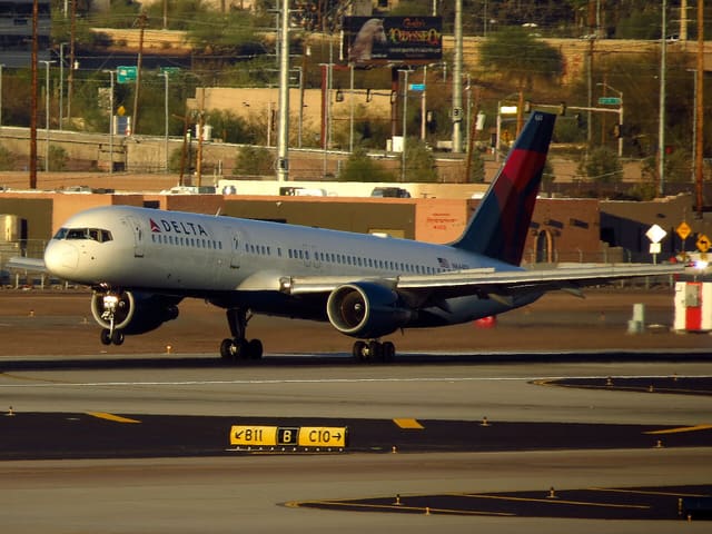 N644DL - Twin-engine aircraft