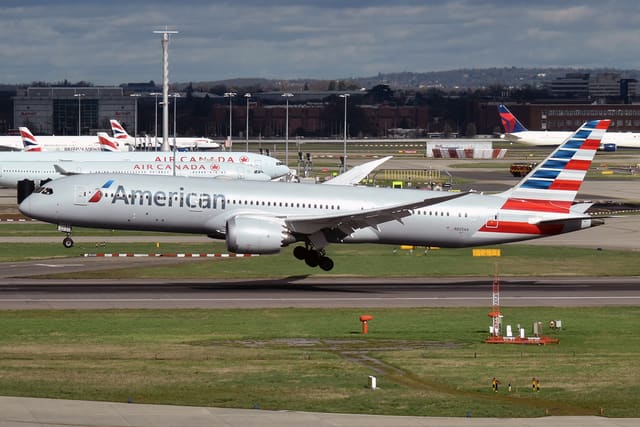 N825AA - Boeing