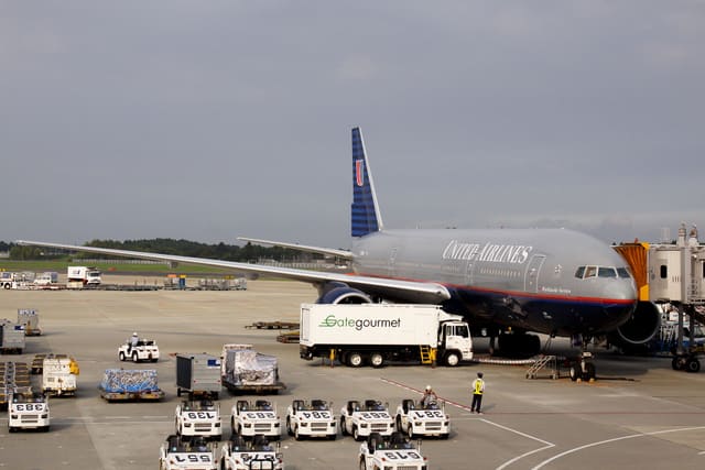 N791UA - Twin-engine aircraft