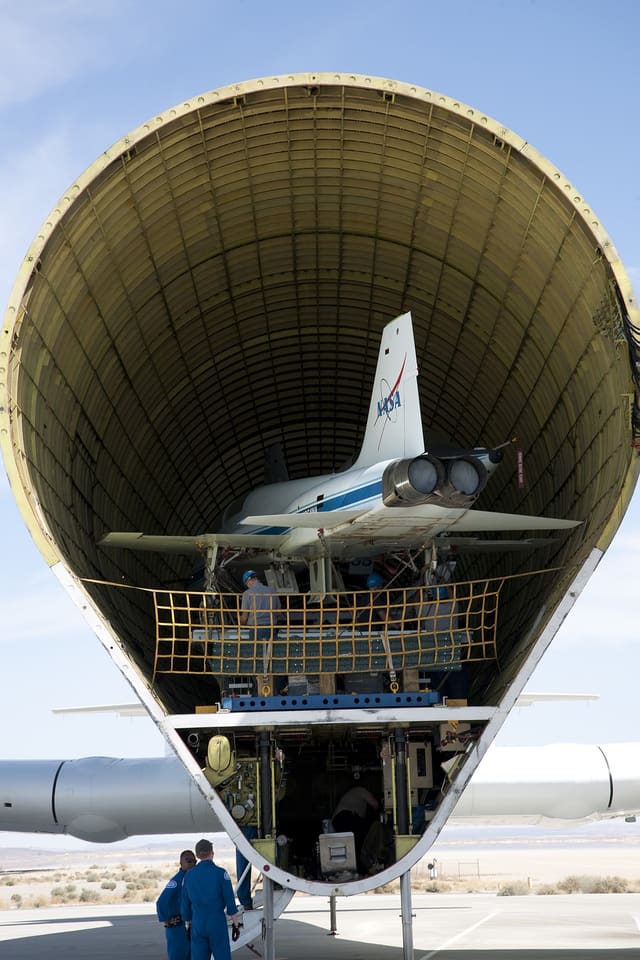 N863NA - Twin-engine aircraft