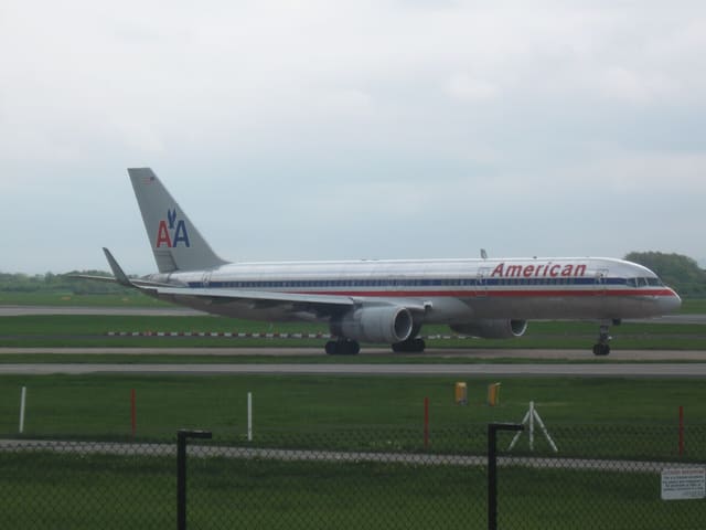 N178AA - Twin-engine aircraft