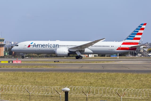 N828AA - Boeing