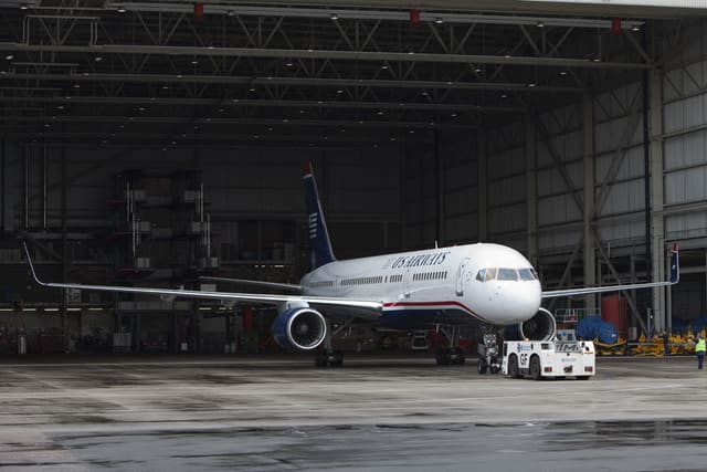 N201UU - Twin-engine aircraft