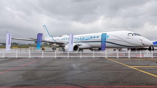 N727EE - Business jet