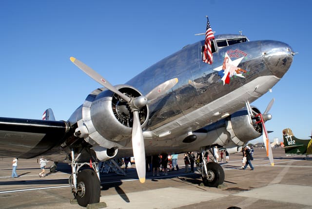 N47HL - Twin-engine aircraft