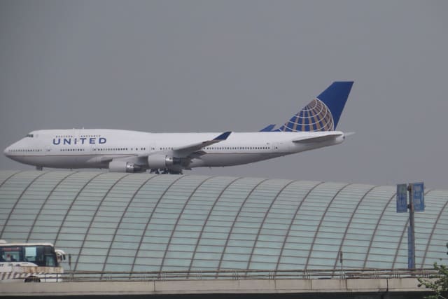 N104UA - Boeing