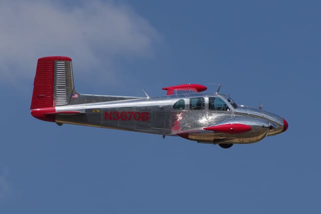 N3670B - Twin-engine aircraft