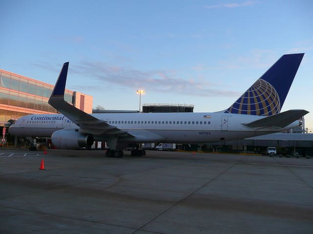 N17122 - Twin-engine aircraft