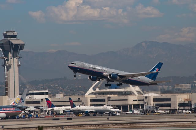 N676UA - Boeing