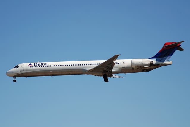 N913DN - Douglas