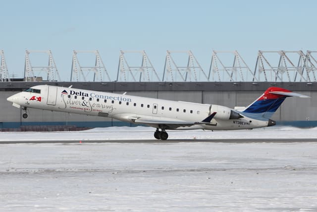 N738EV - Bombardier