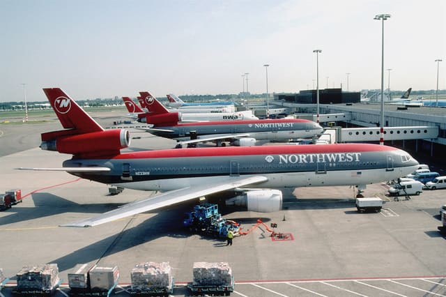 N233NW - Douglas