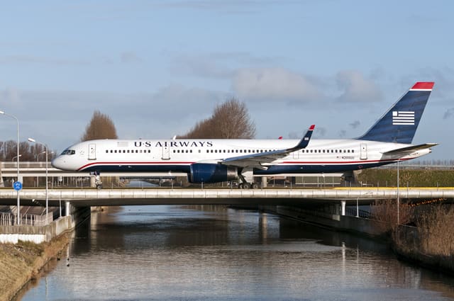N200UU - Twin-engine aircraft