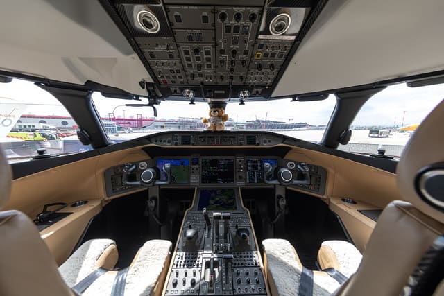 N835GL - Business jet