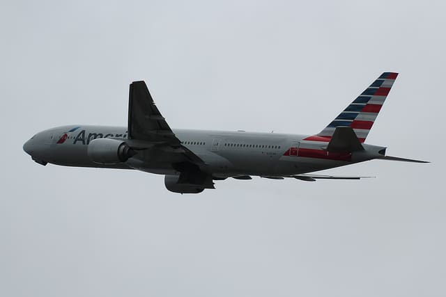 N785AN - Twin-engine aircraft
