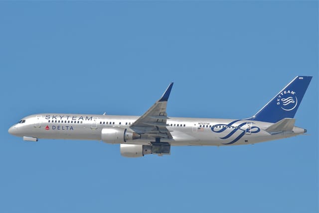 N722TW - Twin-engine aircraft