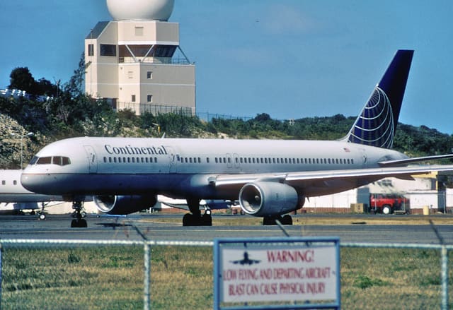 N58101 - Twin-engine aircraft