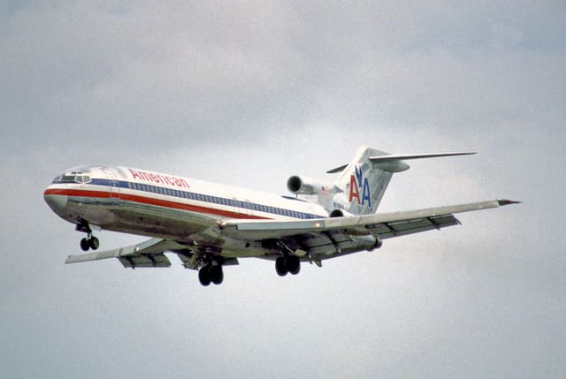 N718AA - Aircraft
