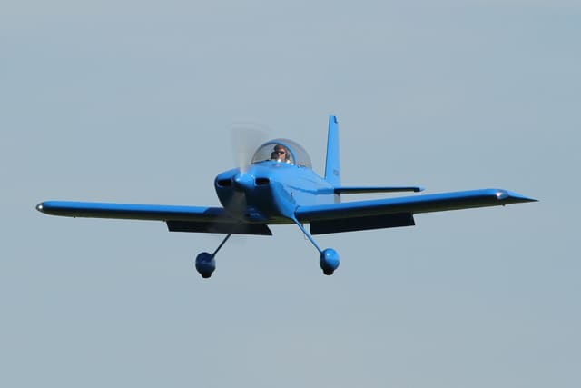 N12CW - Single-engine aircraft