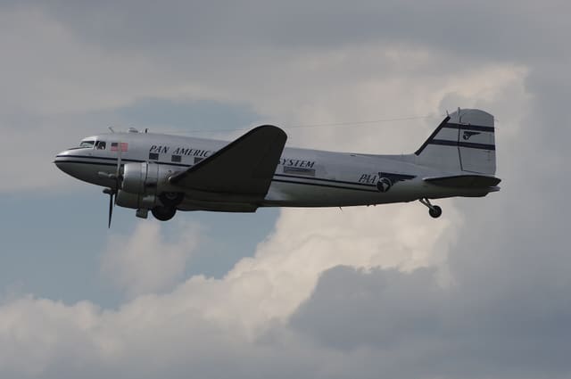 N877MG - Twin-engine aircraft