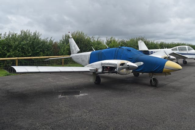 G-BBLU - Twin-engine aircraft