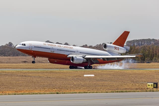 N17085 - Aircraft