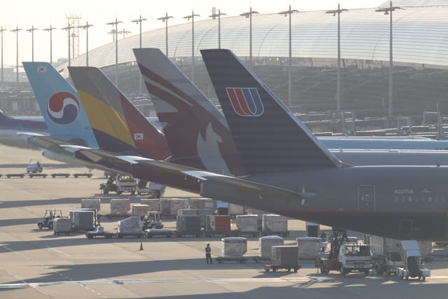 N227UA - Aircraft
