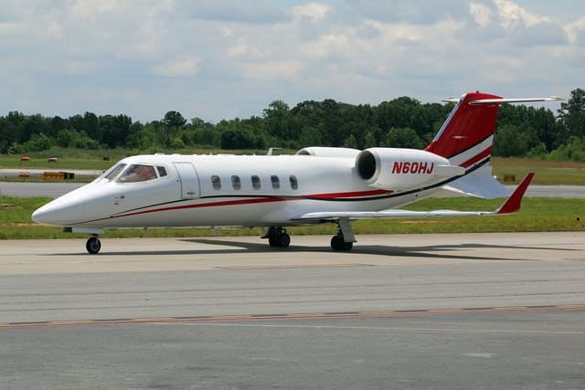 N60HJ - Business jet