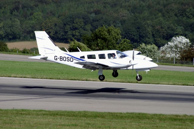 G-BOSD - Twin-engine aircraft